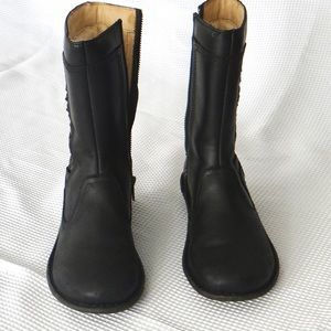 UGG Women Neevah Short Boots